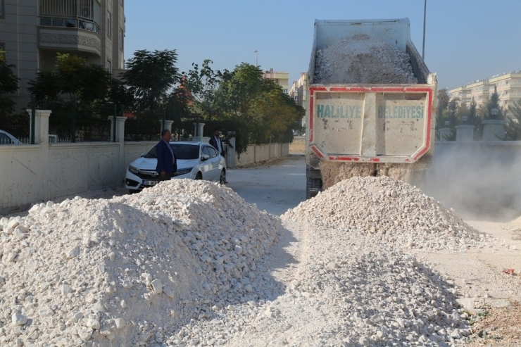 Haliliye’de Yol Yapım Çalışmalarını Sürüyor