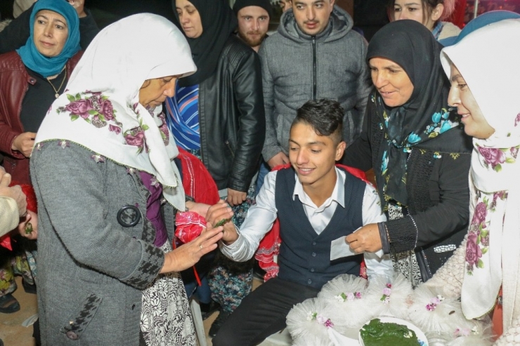 Kınalı Gençler Askere Uğurlandı