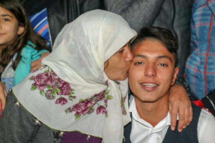 Kınalı Gençler Askere Uğurlandı