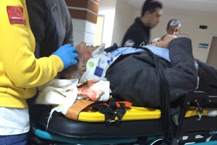 Karşı Şeride Geçen Otomobil Takla Attı: 2 Yaralı