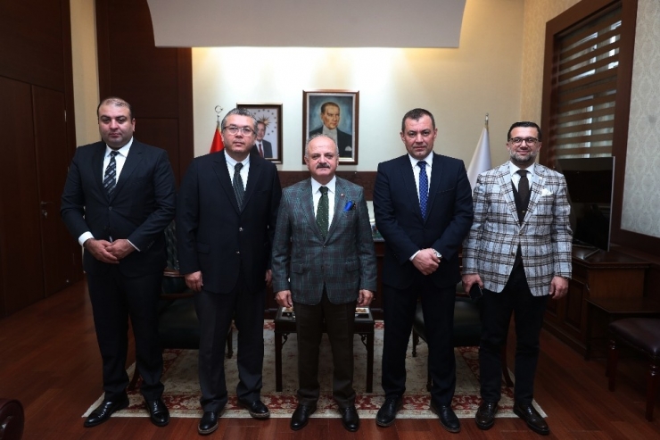 Eskişehirspor’un Yeni Yöneticileri Vali Çakacak’ı Ziyaret Etti