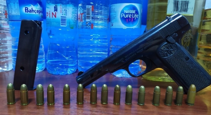 Tekel Bayisinde 6 Litre Kaçak İçki Ele Geçirildi