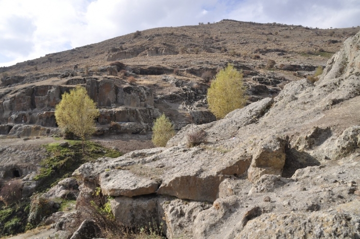 Şuhut Bininler Kaya Evleri Ve Yer Altı Şehri Turizme Açılıyor