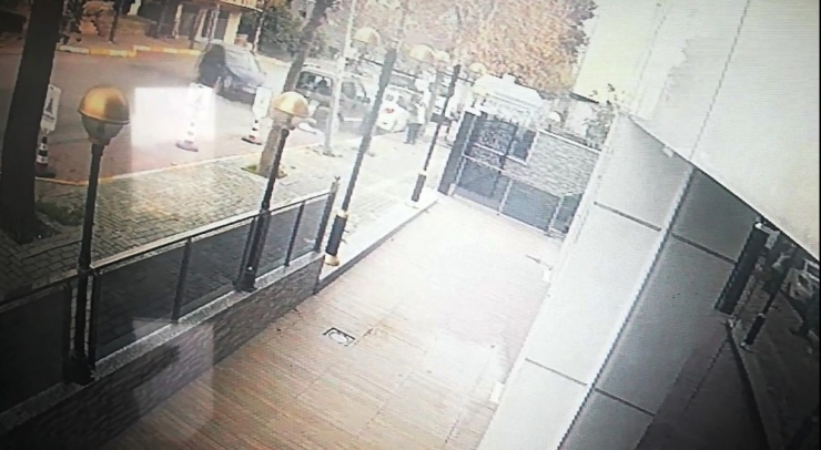 Şeker Hastası Sürücü Krize Girdi, Yol Boyunca 4 Araca Çarptıktan Sonra Durabildi