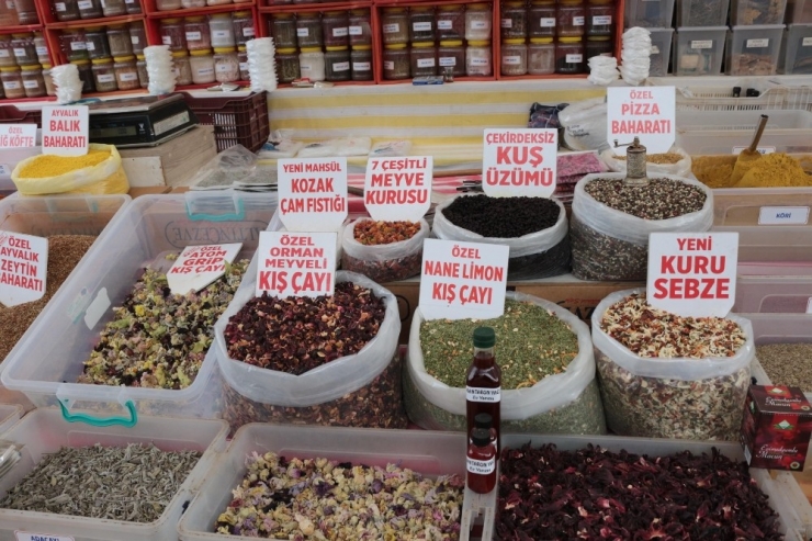 Uzmanından Bitki Çayları Uyarısı: “Bitki Ottur, Zararı Yoktur Diye Düşünülmemeli”