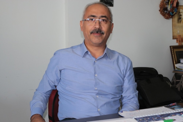 Uzmanından Bitki Çayları Uyarısı: “Bitki Ottur, Zararı Yoktur Diye Düşünülmemeli”