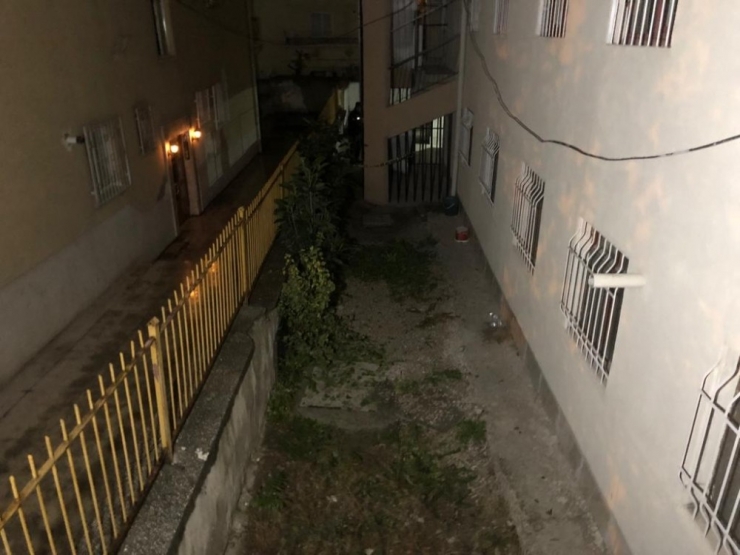 Başkent’te Cinnet Getiren Genç Balkondan Düştü