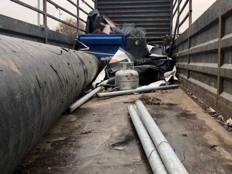 Karayollarına Ait Eşyaları Çalan Hırsızlar Kaçamadan Yakalandı