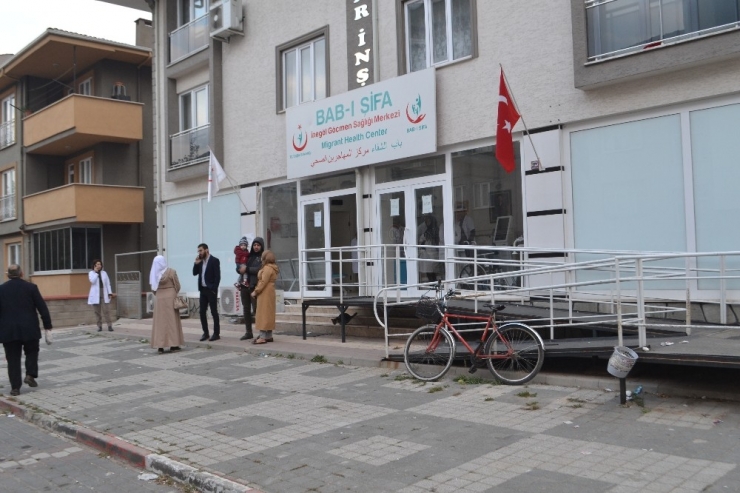 Göçmen Sağlık Merkezini Soydular