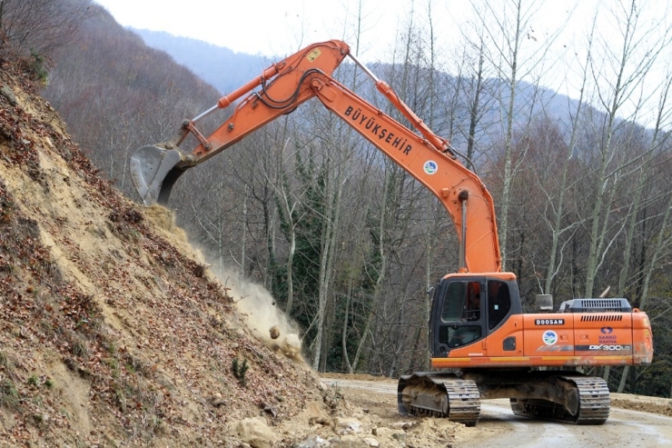 Pamukova’da Yollar Genişliyor
