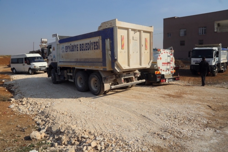 Eyyübiye Kırsalında Yol Yapım Çalışmaları Sürüyor