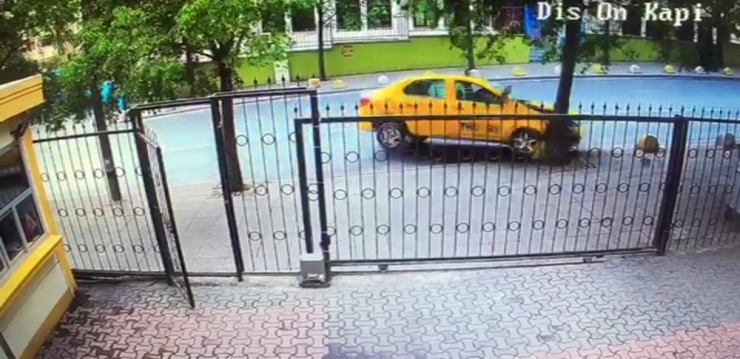 Şişli’de Ticari Taksi Yolcusunun Dehşeti Yaşadığı Kaza Güvenlik Kamerasında