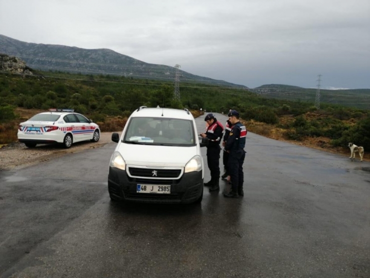 İzmir’de Jandarmadan Huzur Operasyonu: 18 Kişi Yakalandı