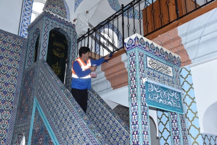 Kartepe’de Camilerde Detaylı Temizlik