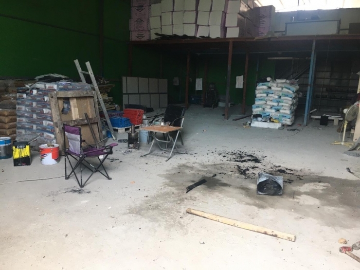 Sobaya Tiner Dökerken Kendini Ve Oğlunu Yaktı