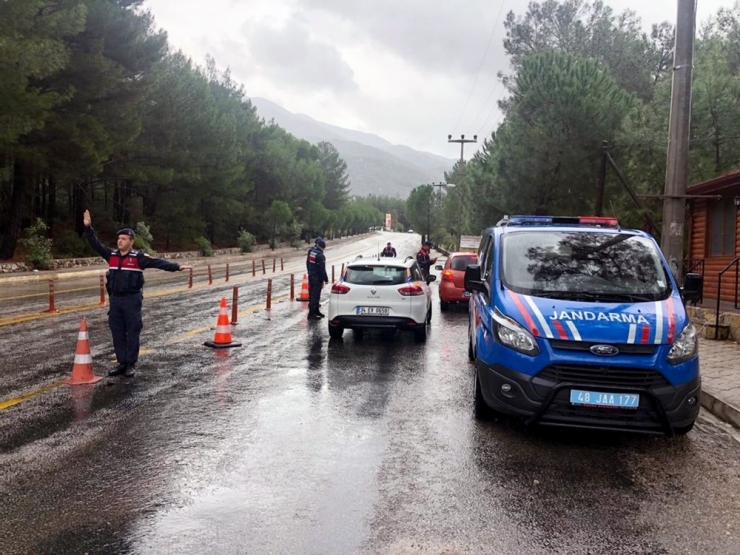 Araması Bulunan 18 Kişi Jandarma Uygulamasına Takıldı