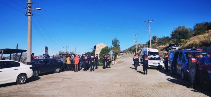 Kaçak Yapı Sahipleri Yıkım Ekibinin Mahalleye Girişine İzin Vermedi