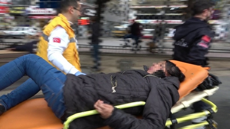 Genç Kadın Gündüz Alkol Aldı, Bankta Sızıp Kaldı