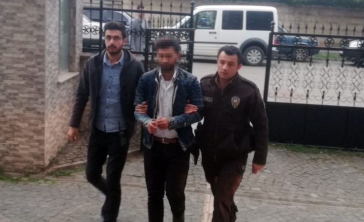 Polise Bıçak Çeken Cezaevi Firarisinin Oğulları Adliyede
