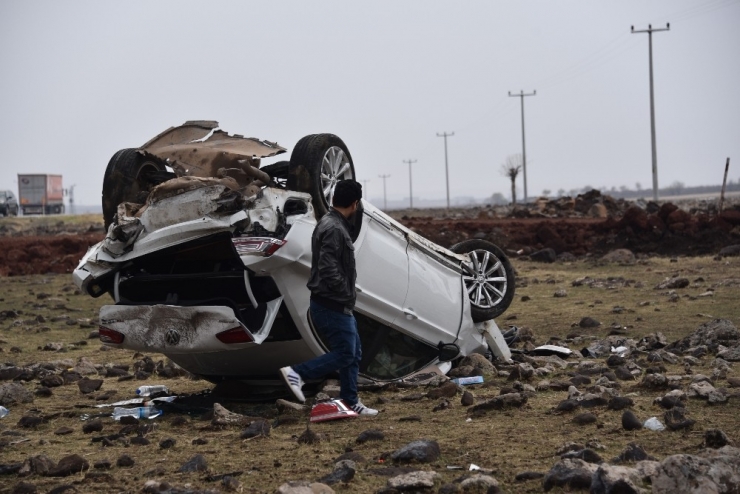 Çarpışan Otomobiller Ters Döndü: 1 Yaralı