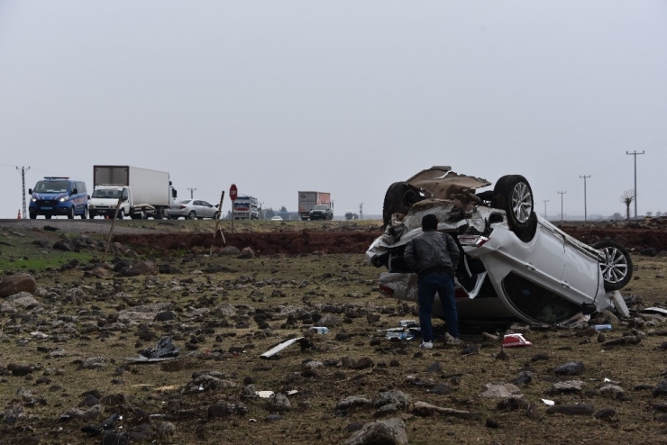 Çarpışan Otomobiller Ters Döndü: 1 Yaralı