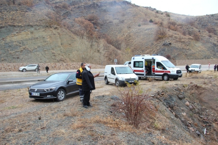 Sivas’ta Otomobil Irmağa Uçtu: 2 Yaralı