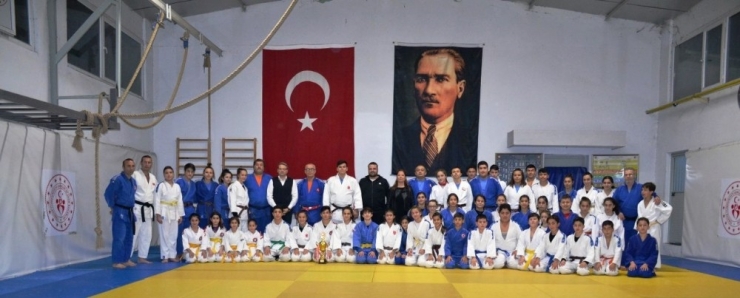 Şampiyon Judoculara Tebrik Ziyareti