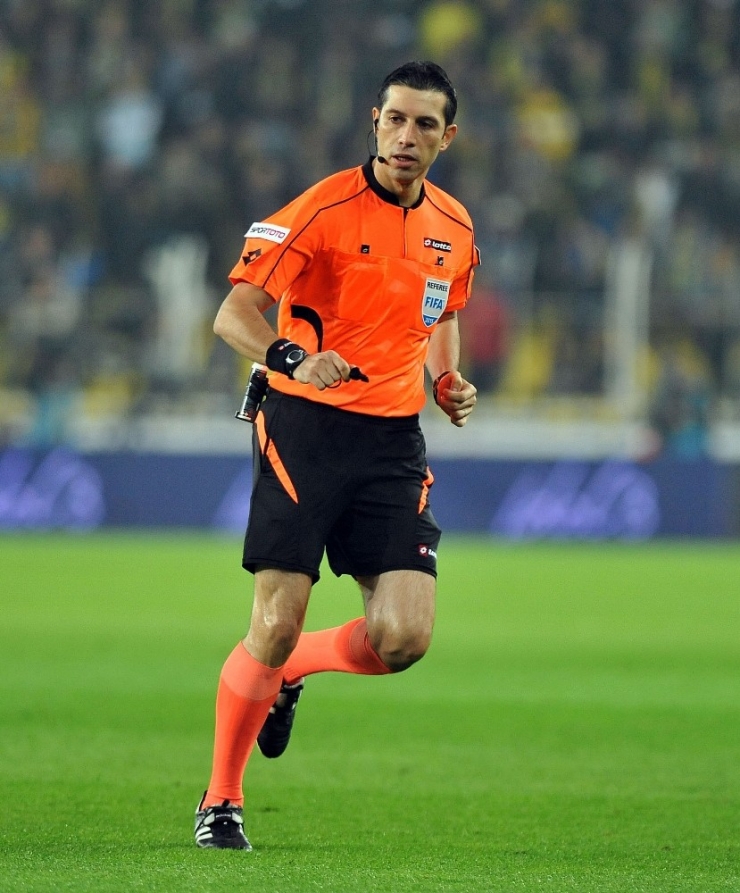 Süper Lig’in 13. Haftasında Oynanacak Olan Trabzonspor - Galatasaray Maçını Ali Palabıyık Yönetecek.