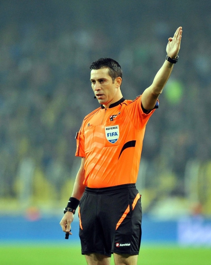 Süper Lig’in 13. Haftasında Oynanacak Olan Trabzonspor - Galatasaray Maçını Ali Palabıyık Yönetecek.