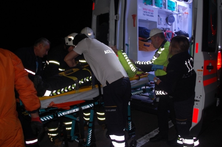 Kazaya Müdahale Eden Polise Otomobil Çarptı