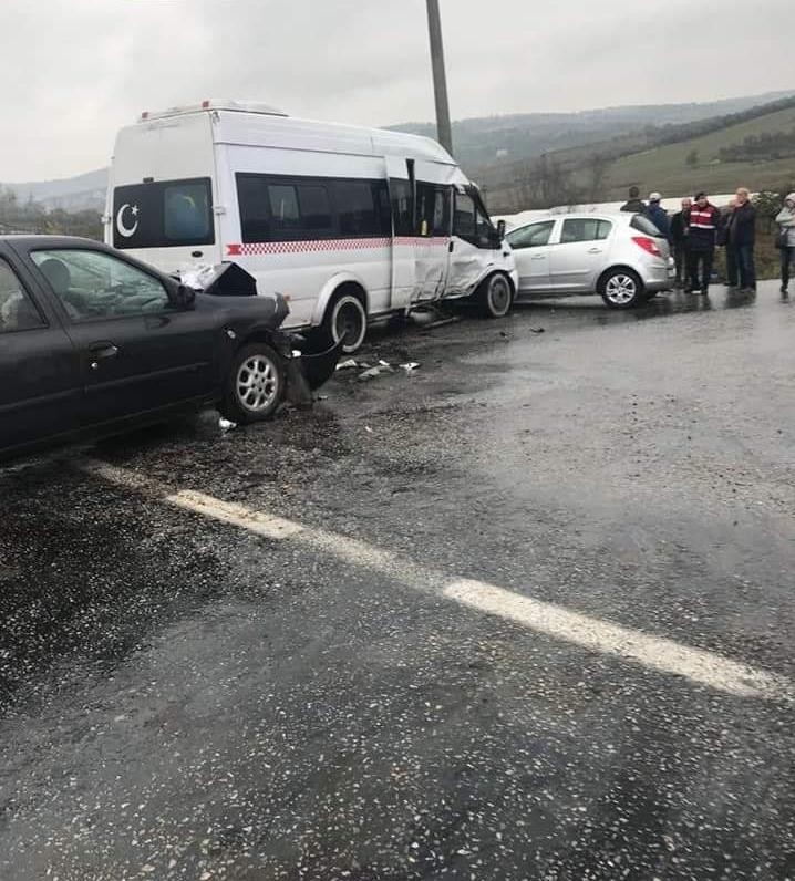 Yalova’da Trafik Kazası: 5 Yaralı