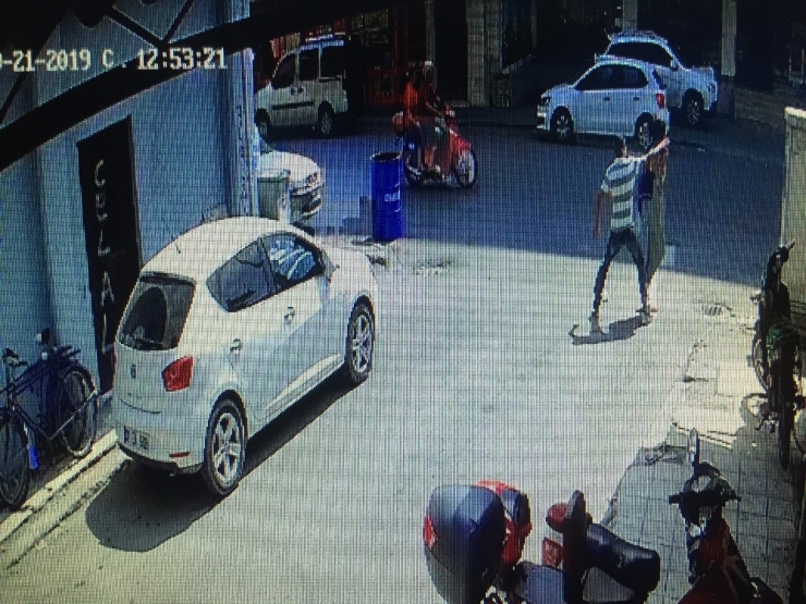 Genç Kadının Çığlığı Kapkaççıyı Yakalattı