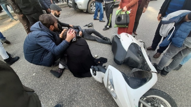 Motosiklet Yayaya Çarptı