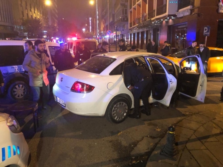 Ankara’da Bekçiyi Darp Eden Şüpheliler, Silahını Alıp Kaçtı