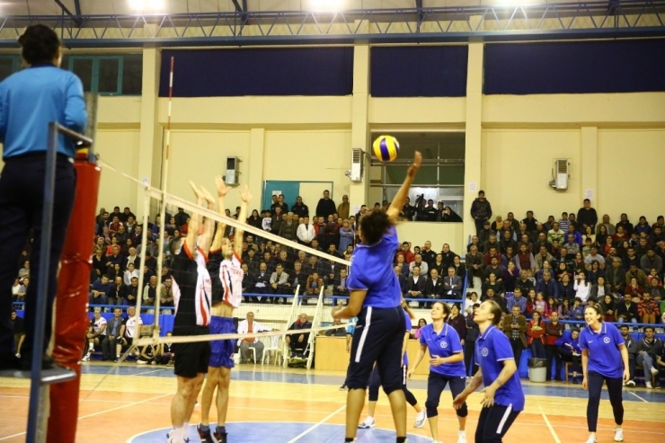 Aydın’ın Sultanları Yenipazar Karmasıyla Gösteri Maçı Yaptı