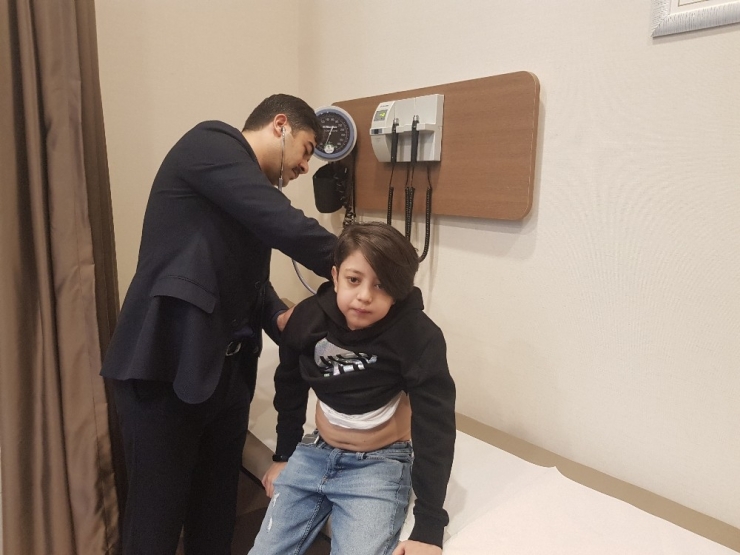 Dünyanın Birçok Ülkesinde "Ölür" Denilen Çocuk, Türkiye’de Yapılan Ameliyatla Hayata Tutundu