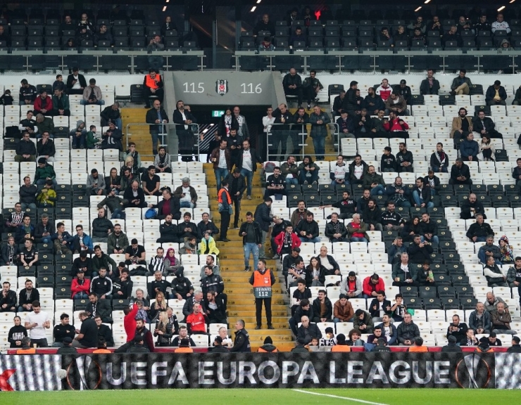 Tribünler Boş Kaldı