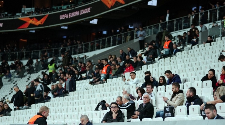 Tribünler Boş Kaldı