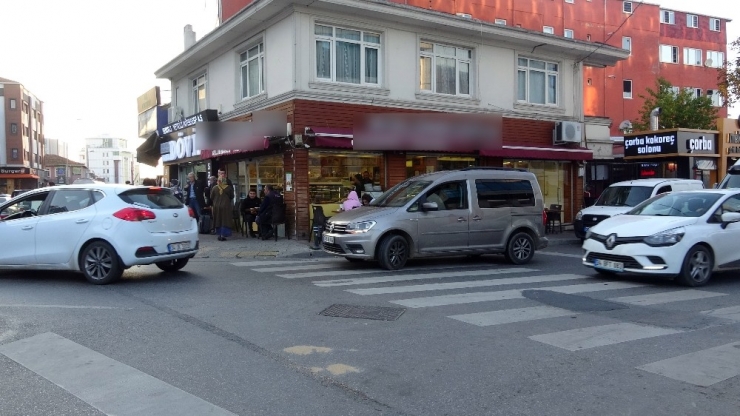 Beykoz’da Dehşet Saçan Şahıs Bu Sefer İki Kişiyi Bıçakladı