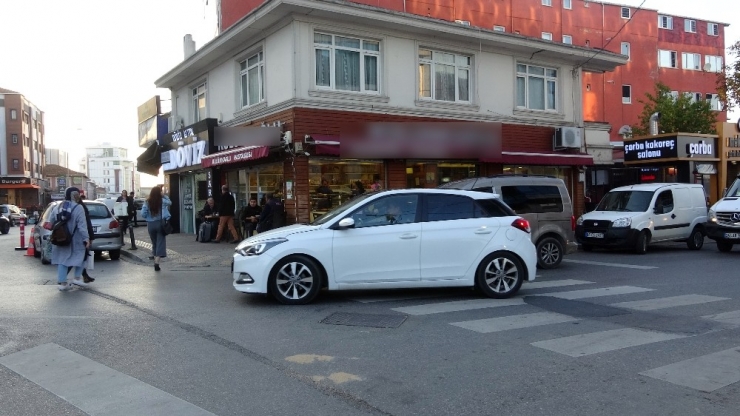 Beykoz’da Dehşet Saçan Şahıs Bu Sefer İki Kişiyi Bıçakladı