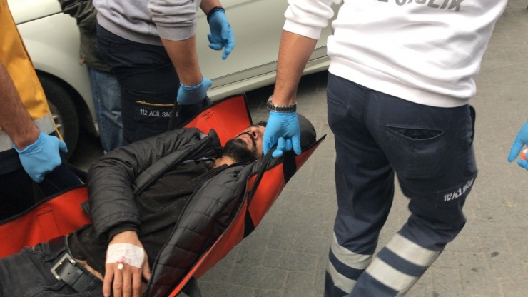 Beyoğlu’nda Kimliği Belirsiz Kişi Veya Kişiler İnternet Kafe Taradı. Olay Yerine Sağlık Ve Polis Ekipleri Sevk Edildi. Yaralıların Olduğu Öğrenildi.