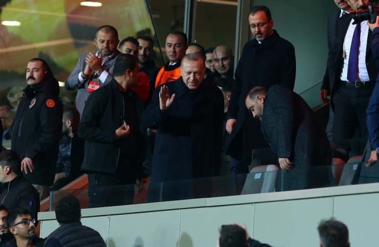 Cumhurbaşkanı Erdoğan, Başakşehir’i Yalnız Bırakmadı