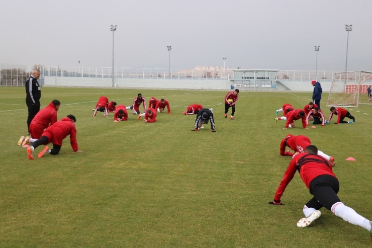 Erdoğan Yeşilyurt: "Herkesin Hedefi Milli Takım, İnşallah Olur”