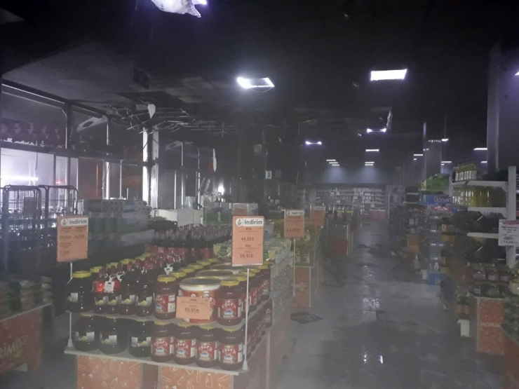 Denizli’de Market Yangını