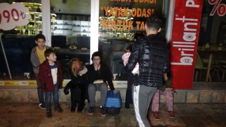 Düzce’de Doğalgaz Kaçağı Bina Sakinlerini Sokağa Döktü