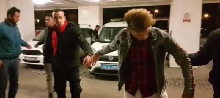 Cezayirli Mülteciyi Gasp Eden 3 Kişi Yakalandı