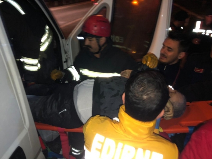 Edirne’de Kamyonet İle Yanıcı Madde Yüklü Tanker Çarpıştı:1 Ölü