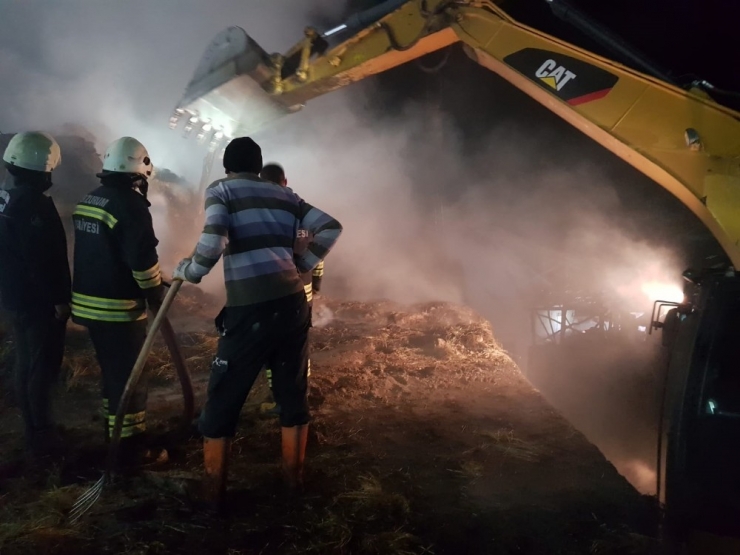 İspir’de 3 Ev Ve 6 Ahır Yandı