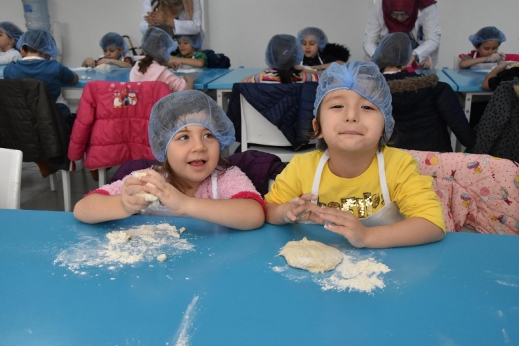 Minikler Hayal Dünyalarını Ekmeğe Yansıttı