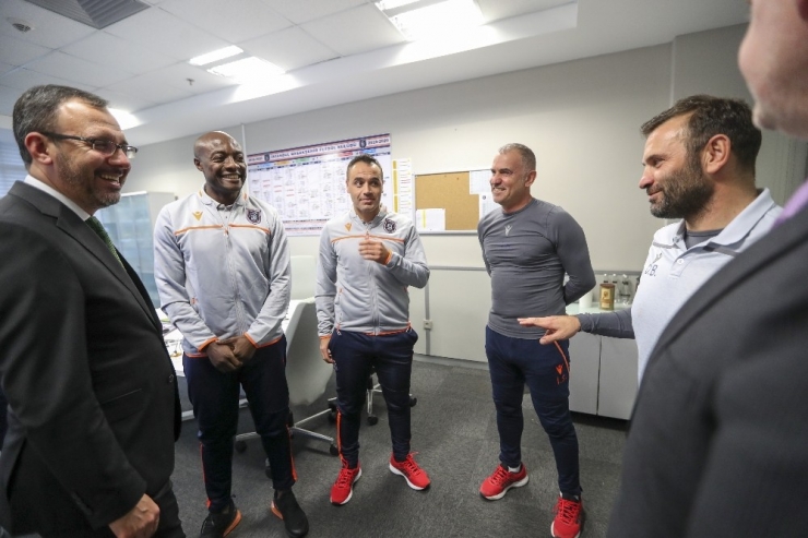 Bakan Kasapoğlu’ndan Medipol Başakşehir’e Ziyaret